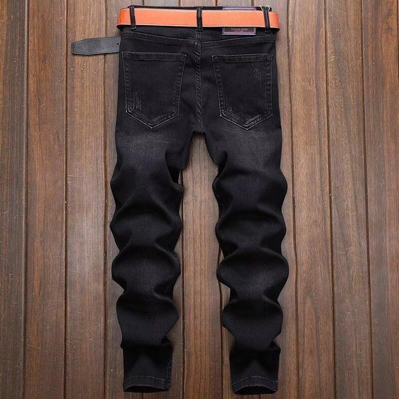 Jeans strappati di marca stree - Streetwear Brand Designer recensione e prezzo